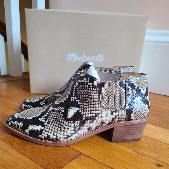 Madewell Sonia Low Leather Chelsea Boot - Picture 2 of 13